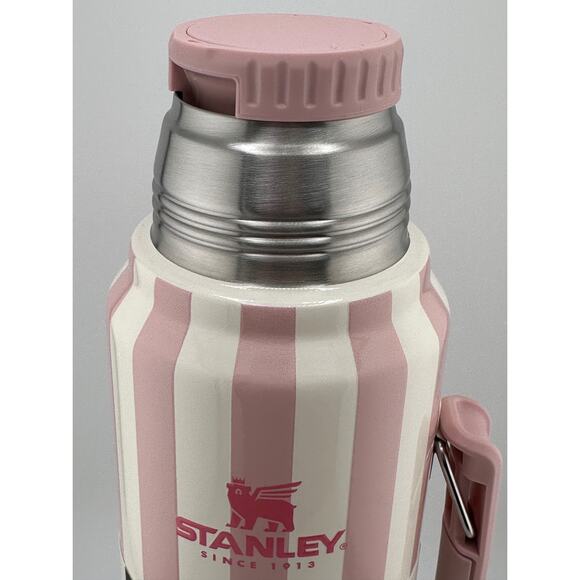 Stanley Classic Legendary Bottle | 1.1 QT Peach Whip Cabana Gloss - Picture 4 of 7